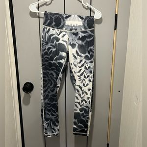 Lululemon Size S Wunder Under SE Dance Pant